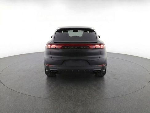 Used 2025 Porsche Cayenne GTS AWD/4WD image 6