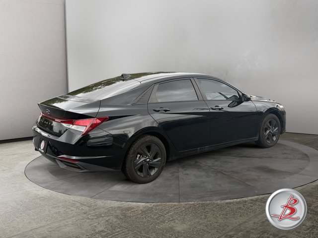 Used 2022 Hyundai Elantra SEL w/ Convenience Package FWD image 7