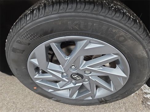 Certified 2024 Hyundai Elantra SEL image 26