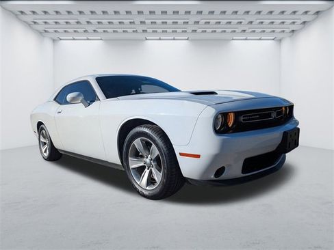 Used 2020 Dodge Challenger SXT image 1