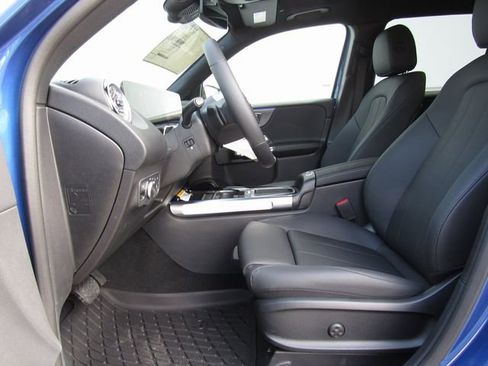 Used 2025 Mercedes-Benz GLB 250 4MATIC image 10