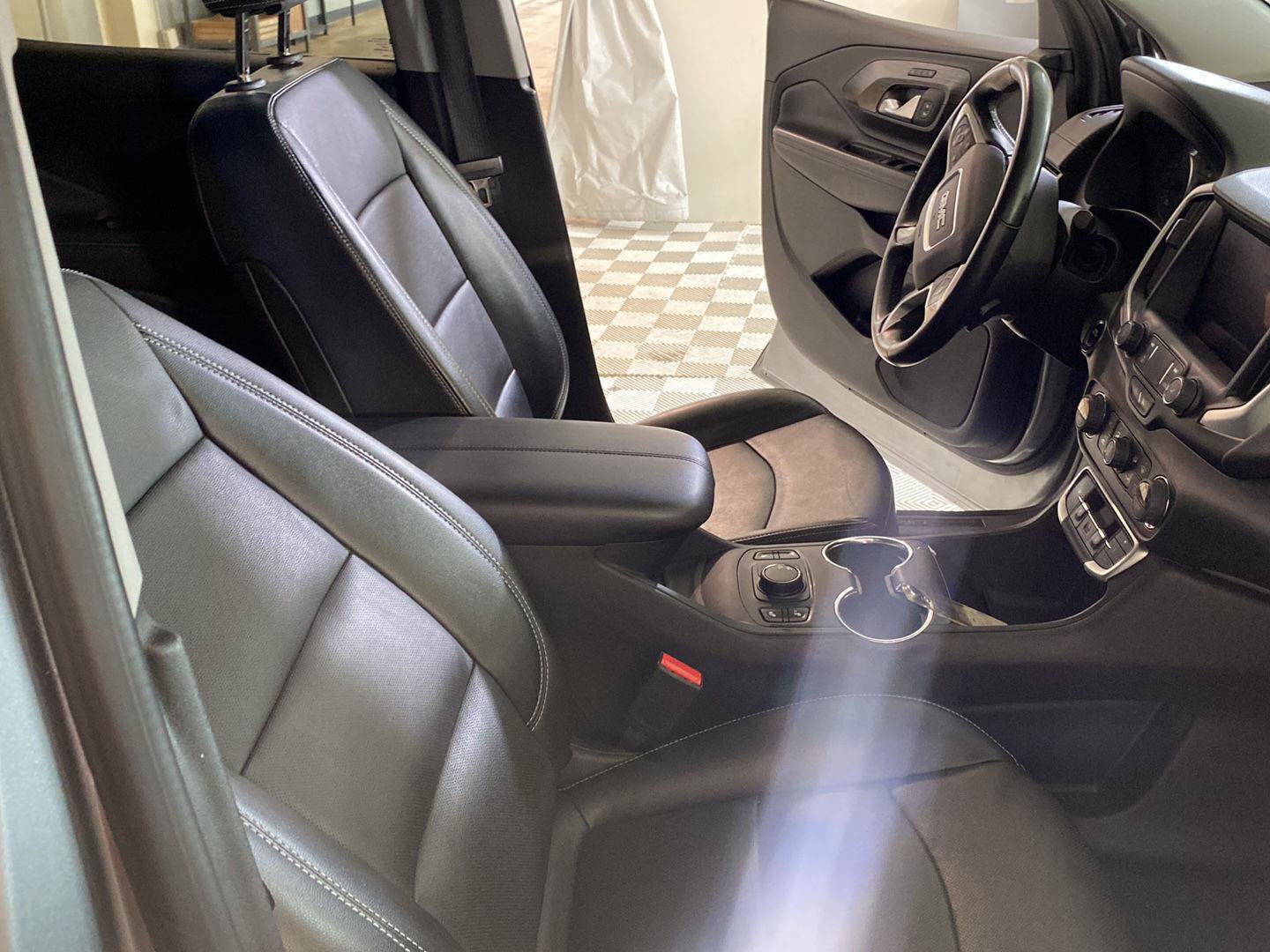 Certified 2024 GMC Terrain SLT FWD image 21