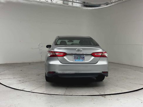 Used 2018 Toyota Camry FWD image 6