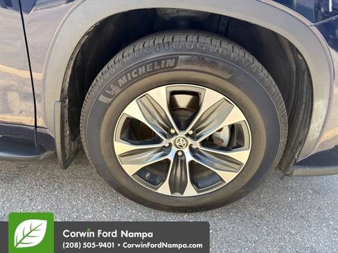Used 2020 Toyota Highlander XLE FWD image 5