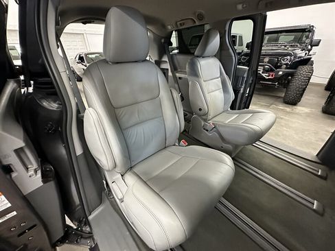 Used 2017 Toyota Sienna XLE w/ XLE Navigation Package AWD/4WD image 38