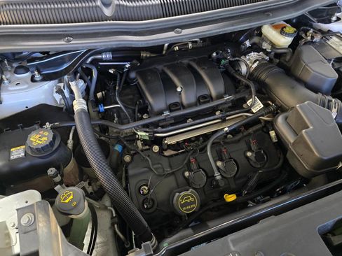 Used 2016 Ford Explorer XLT image 37