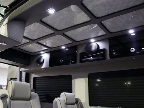 Used 2023 Mercedes-Benz Sprinter 2500 image 21