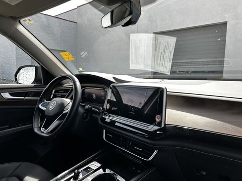 Used 2025 Volkswagen Atlas SE AWD/4WD image 15