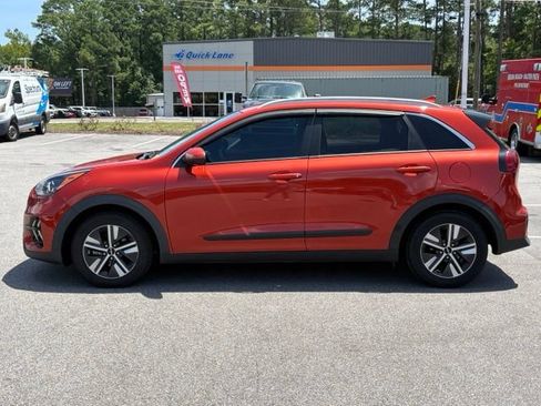Used 2022 Kia Niro LXS FWD image 2