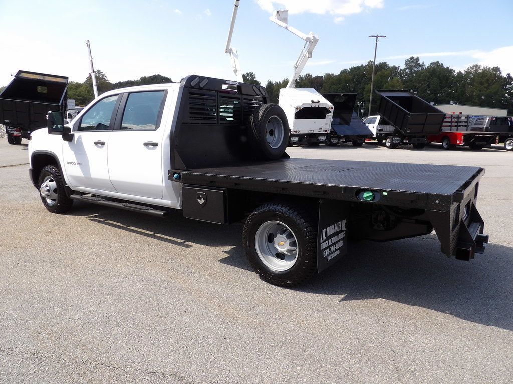 Used 2024 Chevrolet Silverado 3500 W/T w/ Snow Plow Prep Package AWD/4WD image 4