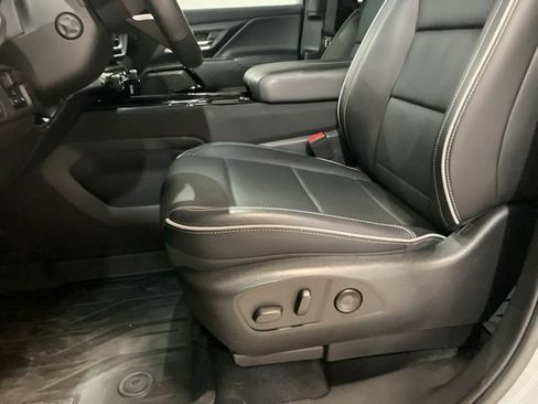 Used 2025 Chevrolet Silverado EV LT image 11