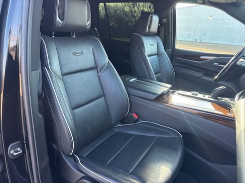 Used 2023 Cadillac Escalade ESV Premium Luxury image 54