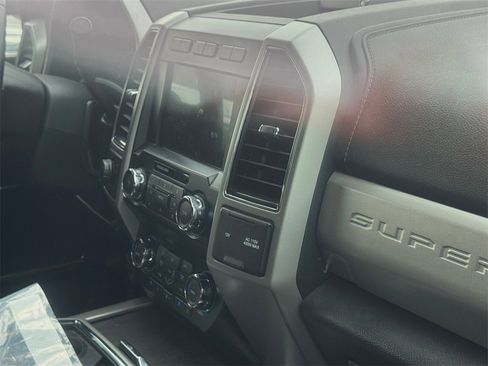 Used 2020 Ford F350 Lariat image 6
