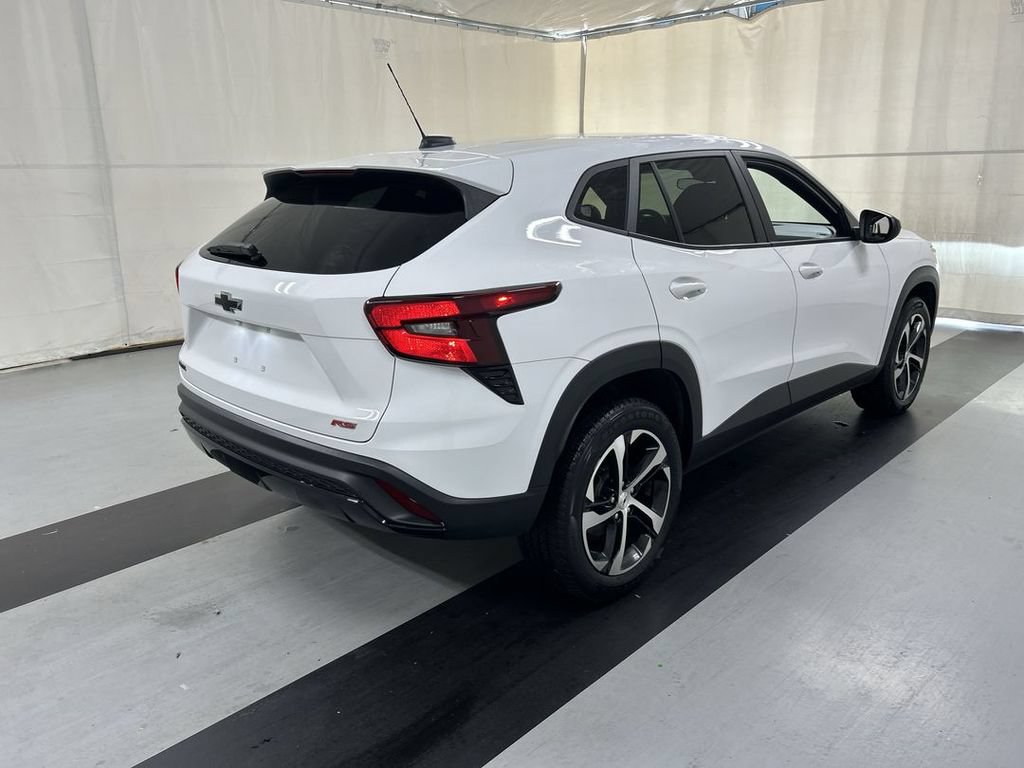 Certified 2024 Chevrolet Trax RS FWD image 2