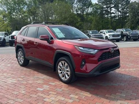 Used 2025 Toyota RAV4 XLE Premium FWD image 5