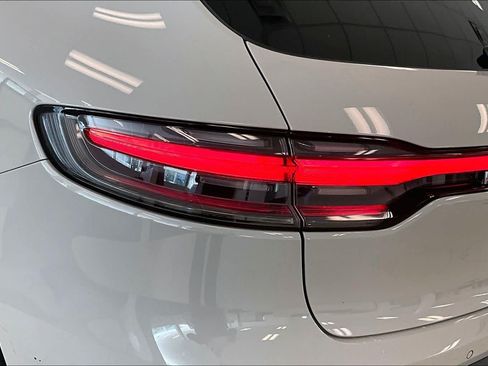Used 2022 Porsche Macan AWD/4WD image 27