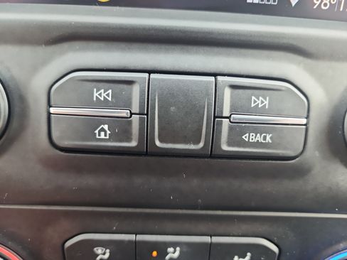 Used 2022 Chevrolet Silverado 1500 LT image 29