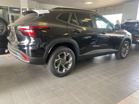 New 2026 Chevrolet Trax LT FWD image 2