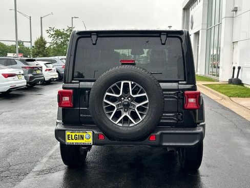 Used 2026 Jeep Wrangler Unlimited Sahara AWD/4WD image 5