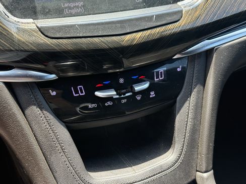 Used 2020 Cadillac XT6 Premium Luxury FWD image 22