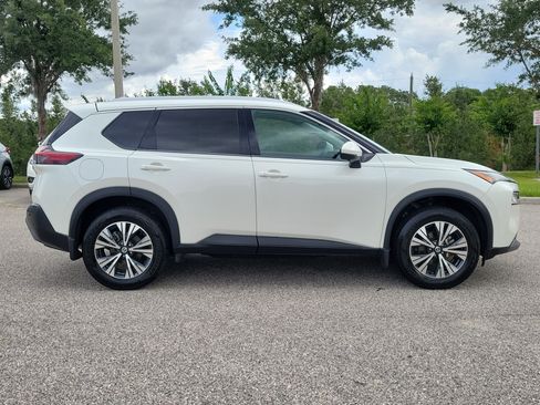 Certified 2021 Nissan Rogue SV w/ Premium Package FWD image 4