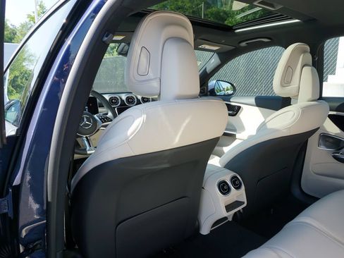 Used 2025 Mercedes-Benz C 300 Sedan image 47