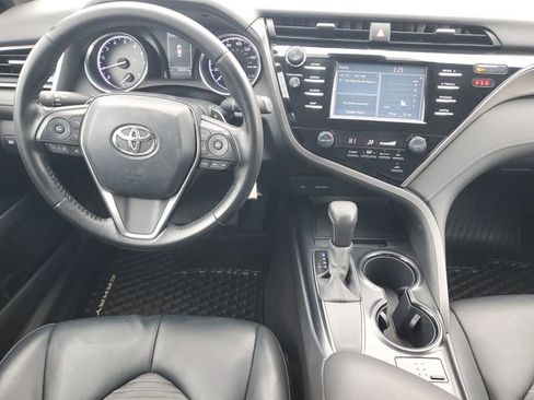 Used 2020 Toyota Camry SE image 10