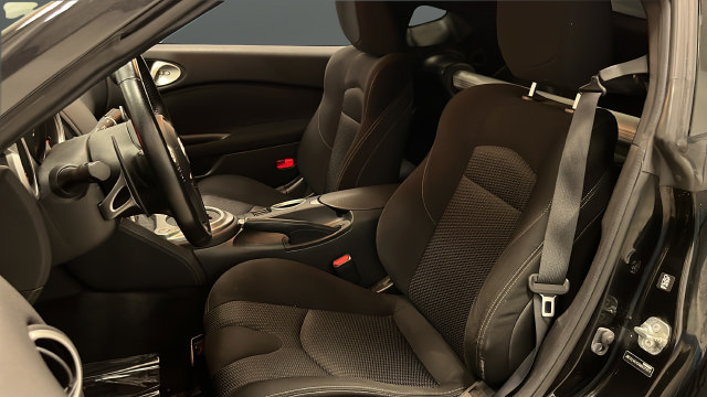 Used 2016 Nissan 370Z Coupe RWD image 9