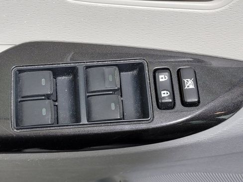 Used 2011 Toyota Sienna w/ Towing Pkg FWD image 23