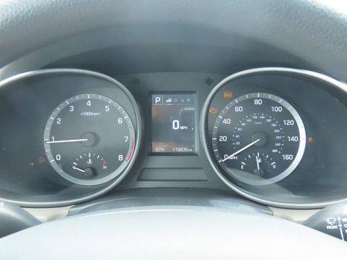 Used 2017 Hyundai Santa Fe Sport FWD image 28