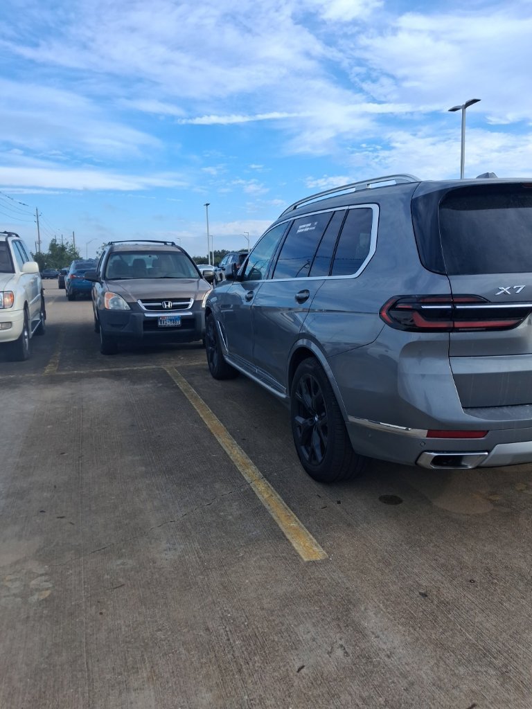 Used 2025 BMW X7 xDrive40i AWD/4WD image 4