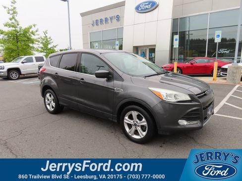 Used 2015 Ford Escape SE FWD image 1