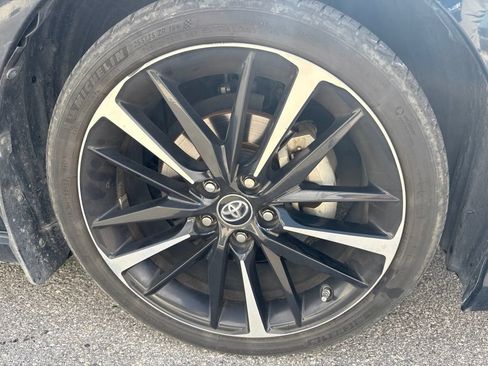 Used 2018 Toyota Camry XSE FWD image 4