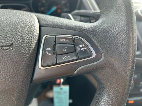 Used 2017 Ford Escape SE image 19