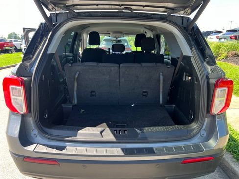 Used 2023 Ford Explorer XLT AWD/4WD image 11