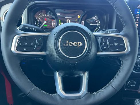 Used 2025 Jeep Wrangler Unlimited Sahara AWD/4WD image 29