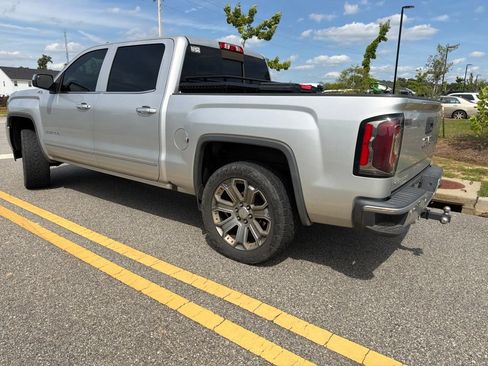 Used 2018 GMC Sierra 1500 SLT AWD/4WD image 7