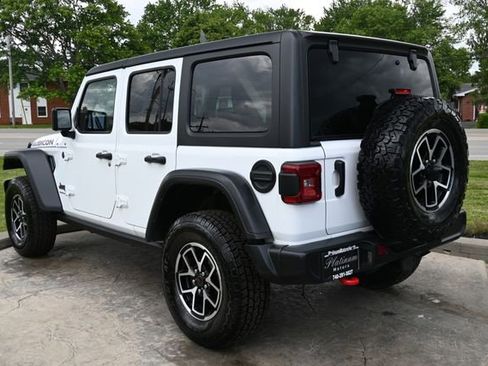 Used 2024 Jeep Wrangler Unlimited Rubicon AWD/4WD image 7