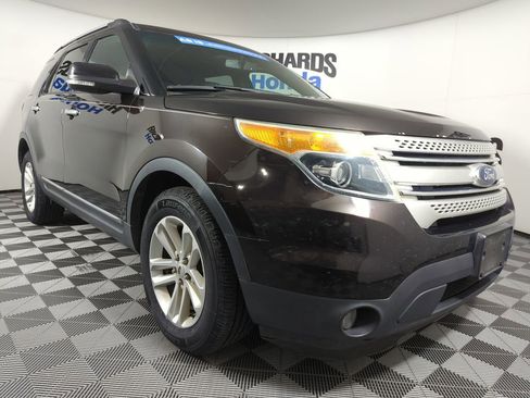 Used 2014 Ford Explorer XLT w/ Equipment Group 202A image 6