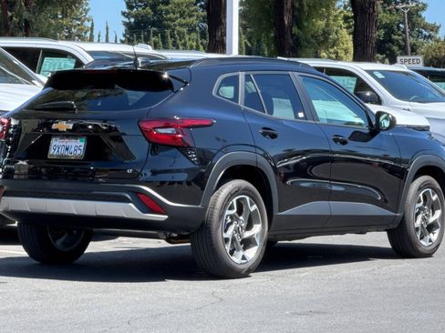 Used 2026 Chevrolet Trax LT w/ Sunroof Package FWD image 5
