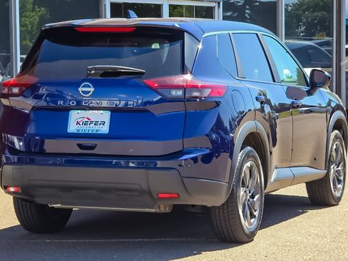 Used 2025 Nissan Rogue SV FWD image 3