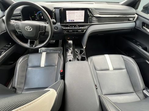 Used 2025 Toyota Camry SE FWD image 10