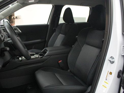 New 2026 Mitsubishi Outlander ES image 7