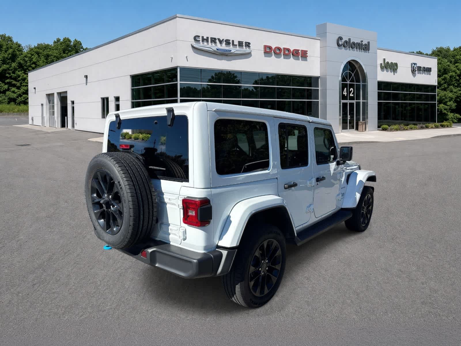 Used 2024 Jeep Wrangler Unlimited Sahara AWD/4WD image 5