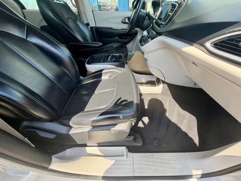 Used 2021 Chrysler Voyager Lxi FWD image 48