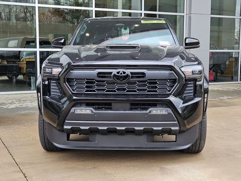 New 2025 Toyota Tacoma TRD Sport image 2