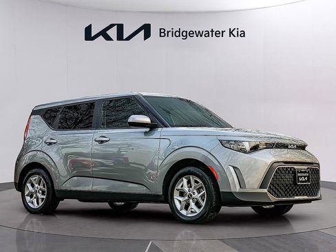 Certified 2023 Kia Soul LX w/ LX Technology Package image 2