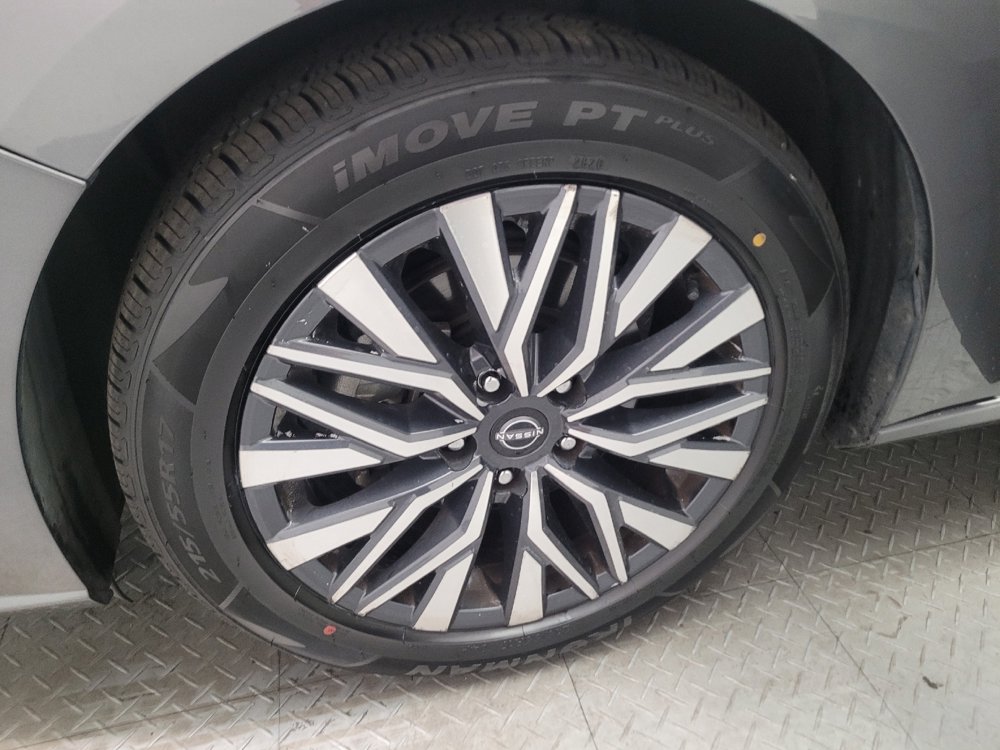 Used 2024 Nissan Altima 2.5 SV FWD image 31