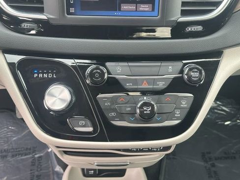 Used 2024 Chrysler Voyager LX image 18
