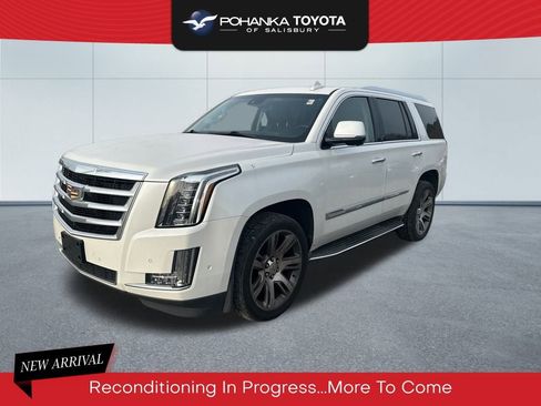 Used 2017 Cadillac Escalade Luxury image 1